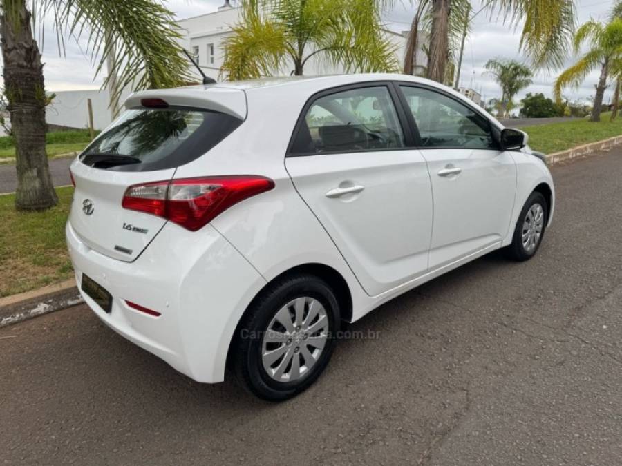 HYUNDAI - HB20 - 2015/2015 - Branca - R$ 55.900,00